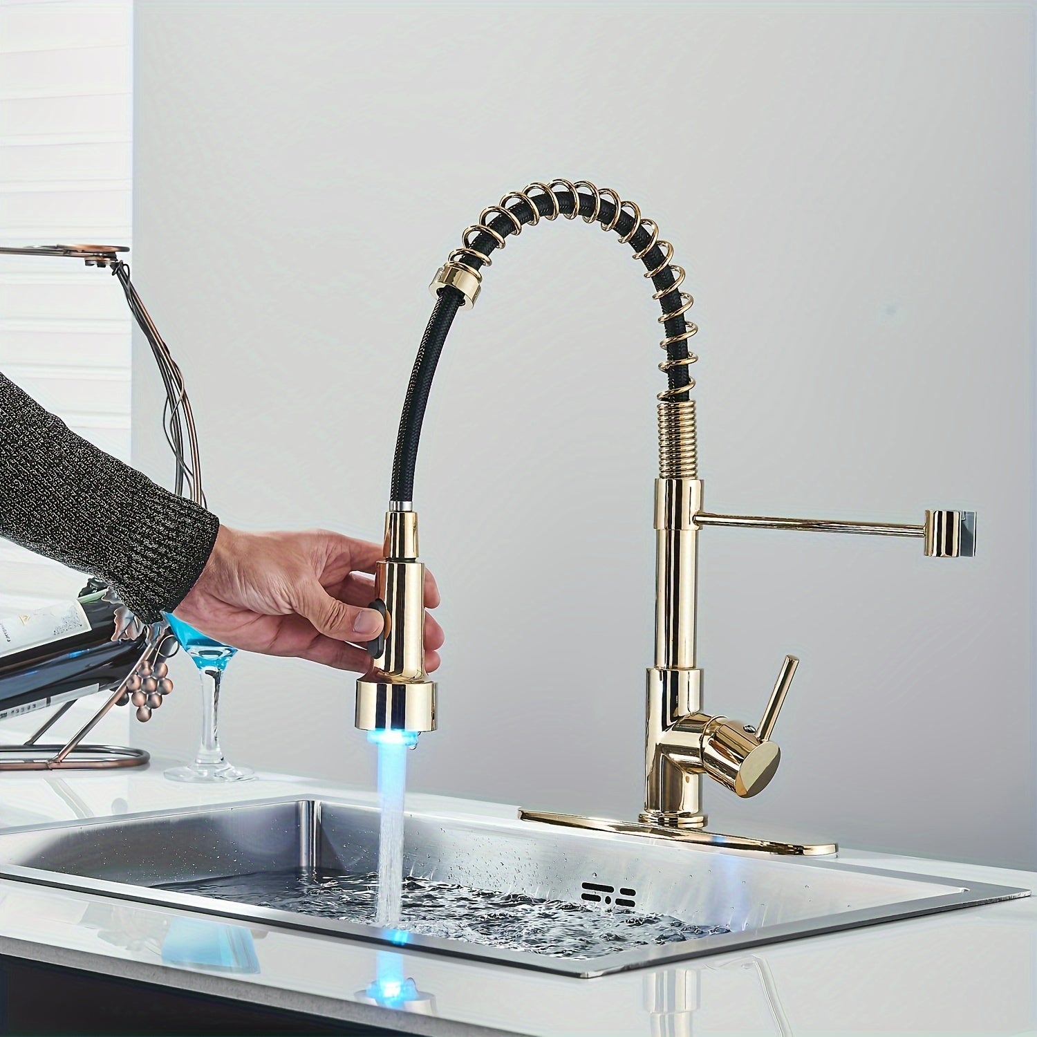 Brass 360° Swivel Kitchen Faucet (Hydroelectric LED)