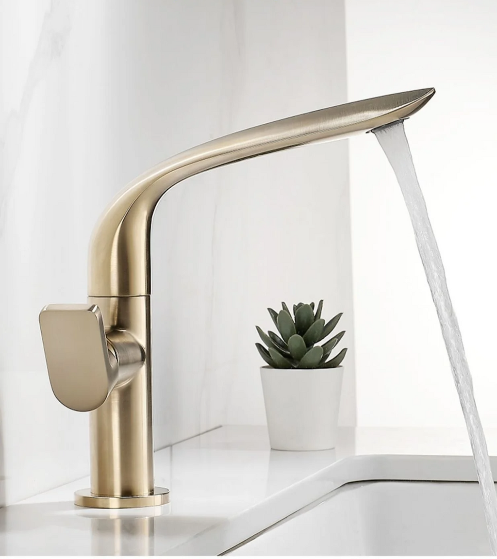 360° Swivel Single-Handle Solid Brass Bathroom Sink Faucet