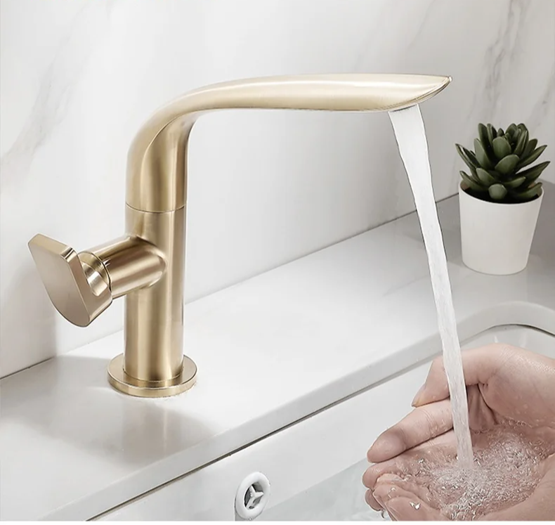 360° Swivel Single-Handle Solid Brass Bathroom Sink Faucet