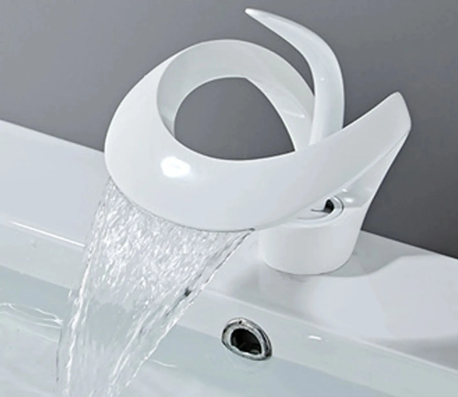 Corrosion-Resistant Brass Waterfall Bathroom Faucet (Single-Hole Deck-Mount)