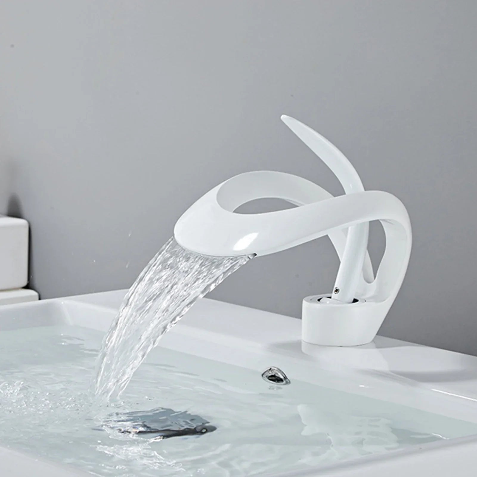Corrosion-Resistant Brass Waterfall Bathroom Faucet (Single-Hole Deck-Mount)