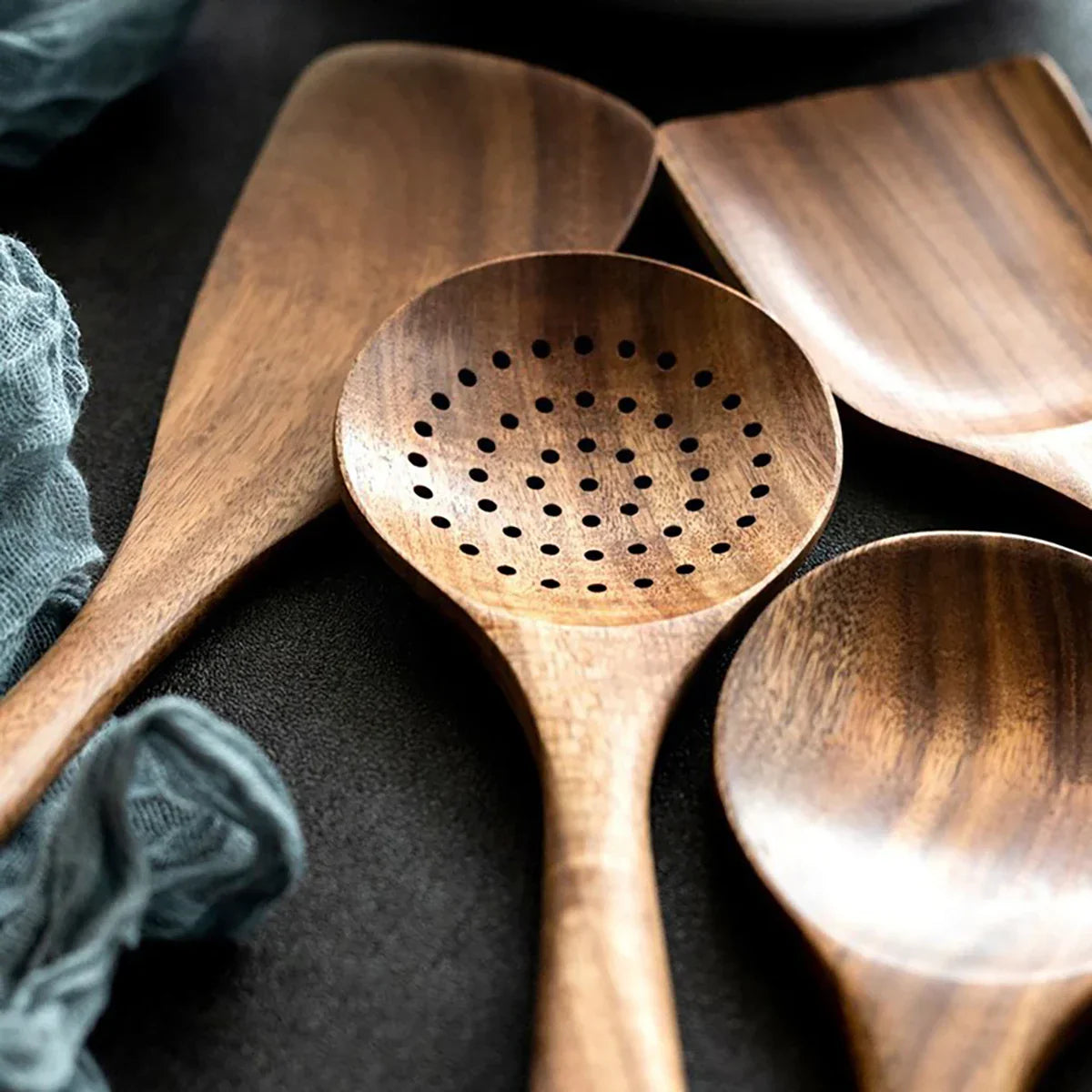 Eco-Friendly Non-Scratch Wooden Utensil Set (With Storage Bucket)