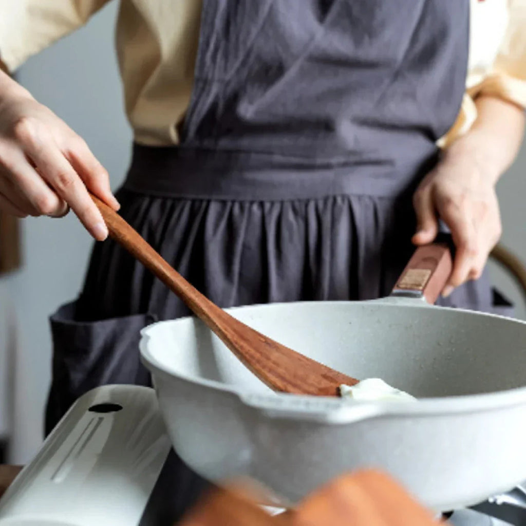 Eco-Friendly Non-Scratch Wooden Utensil Set (With Storage Bucket)