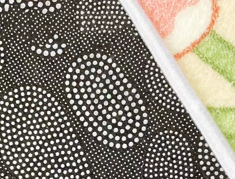 Non-Slip Plush Polyester Bath Mat (Angel Motif)
