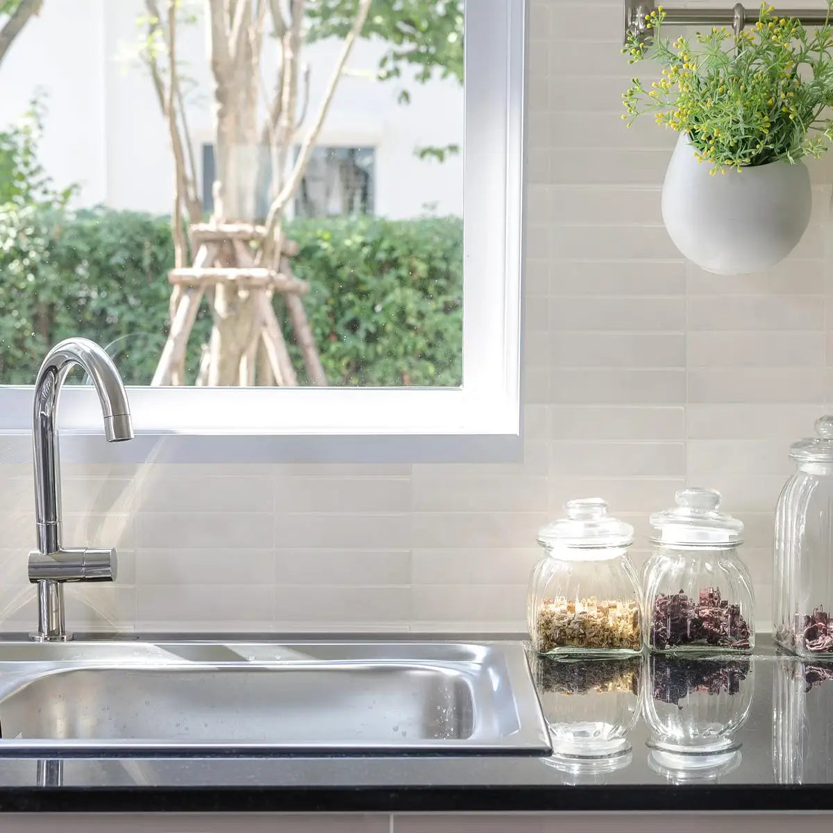 Peel-And-Stick Heat-Resistant & Waterproof Wall Tiles
