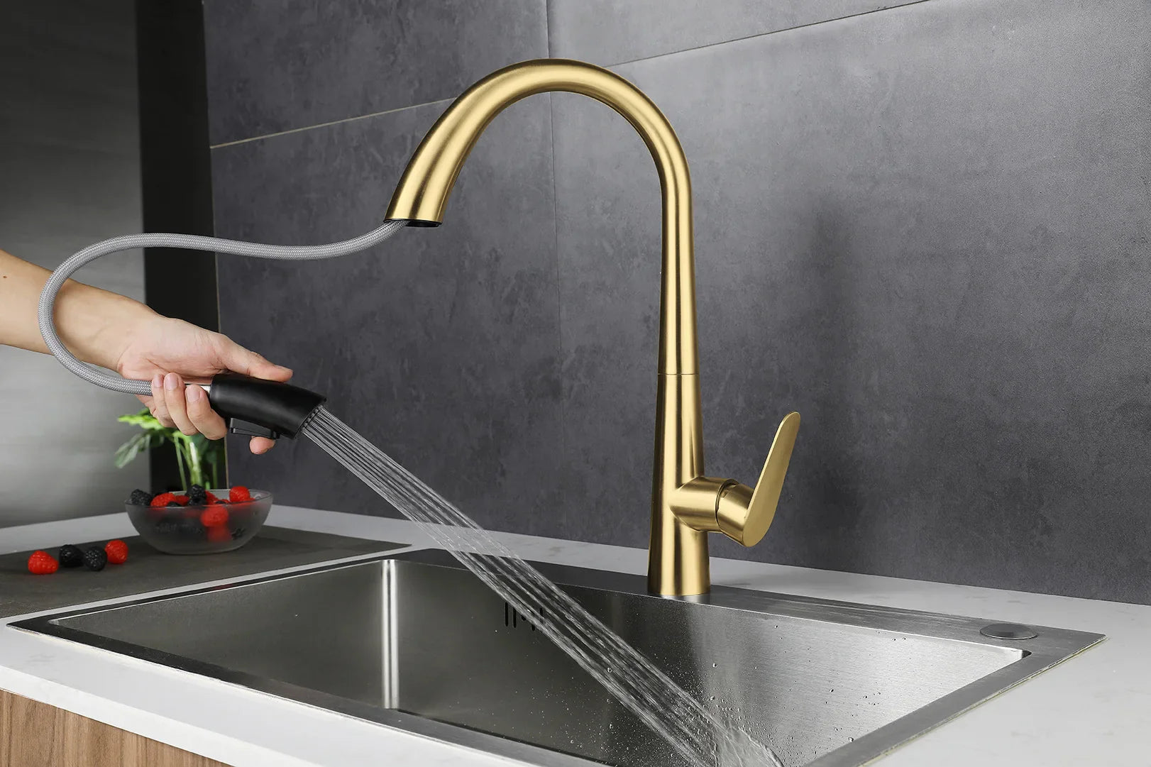 Pull-Out 304 Stainless Steel Kitchen Faucet (Deck-Mounted)