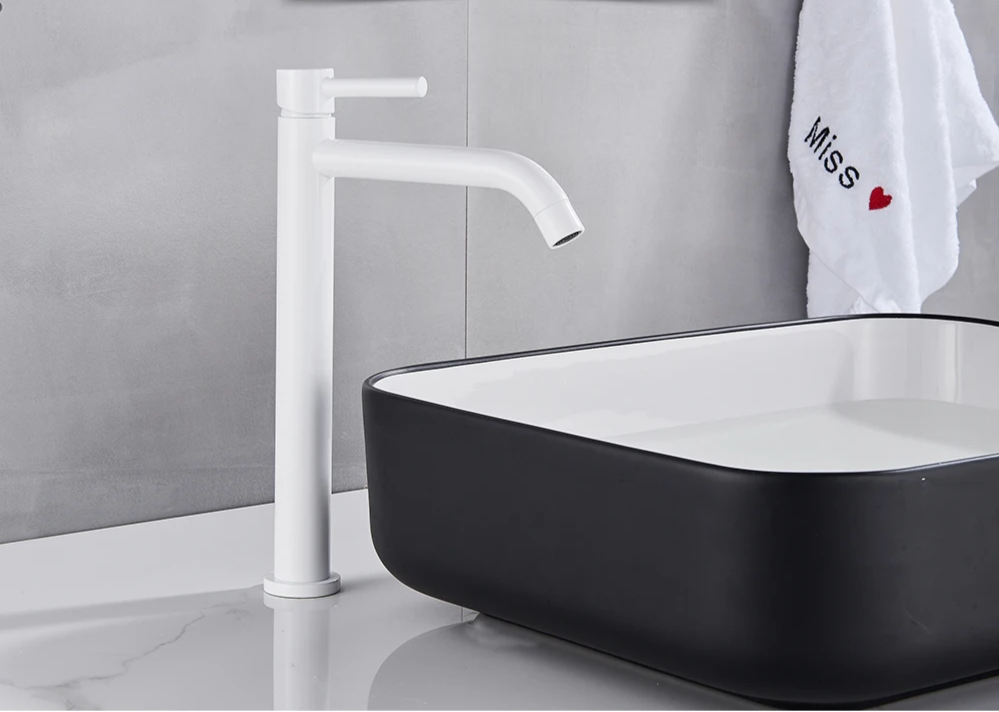 Single-Handle Ceramic Valve Basin Faucet (Single-Hole Deck-Mount)
