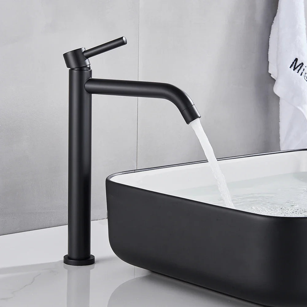 Single-Handle Ceramic Valve Basin Faucet (Single-Hole Deck-Mount)