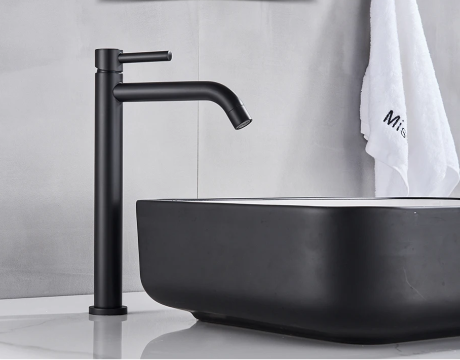 Single-Handle Ceramic Valve Basin Faucet (Single-Hole Deck-Mount)