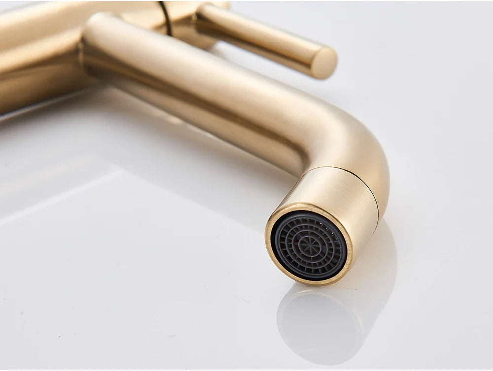 Single-Handle Ceramic Valve Basin Faucet (Single-Hole Deck-Mount)