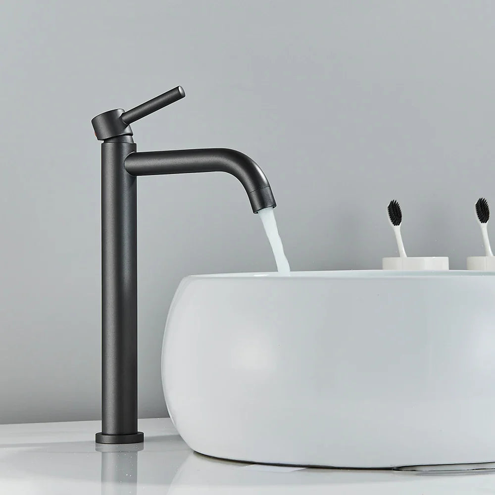 Single-Handle Ceramic Valve Basin Faucet (Single-Hole Deck-Mount)