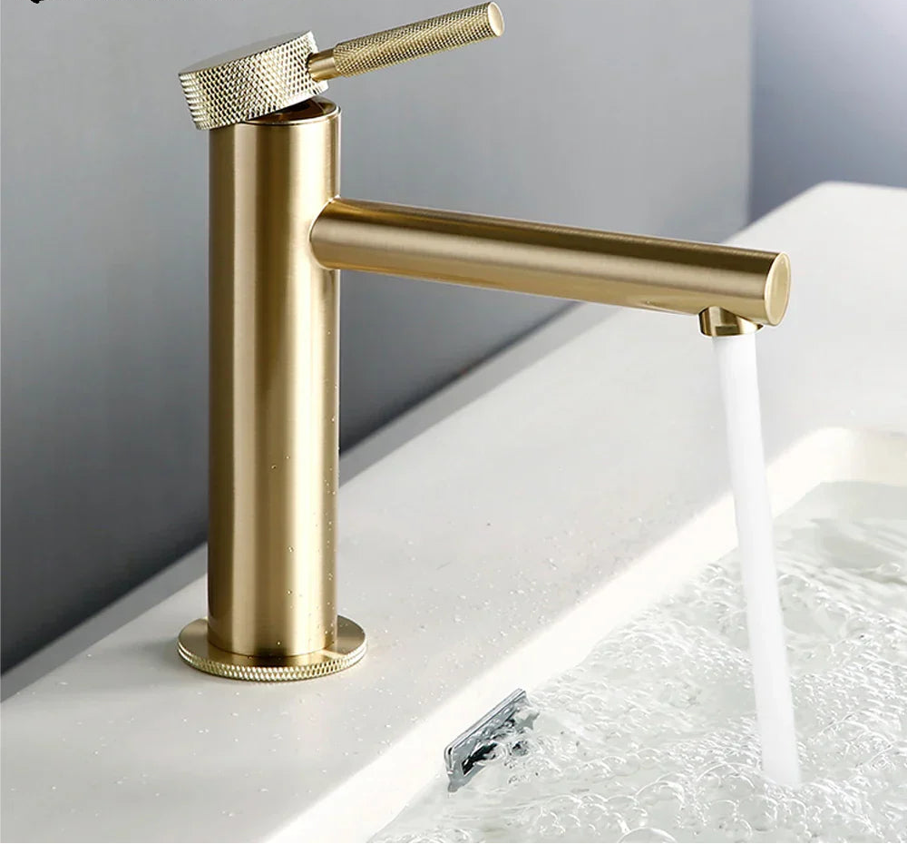 Solid Brass 360° Swivel Drip-Free Bathroom Faucet (Single-Hole Deck Mount)