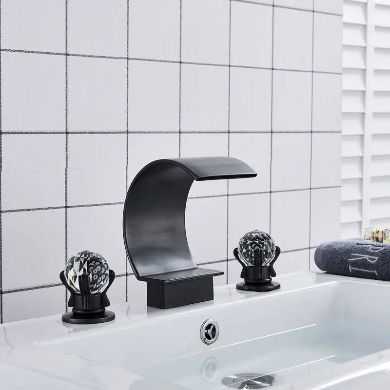 Solid Brass Ceramic-Disc Bathroom Faucet (Widespread 3-Hole)