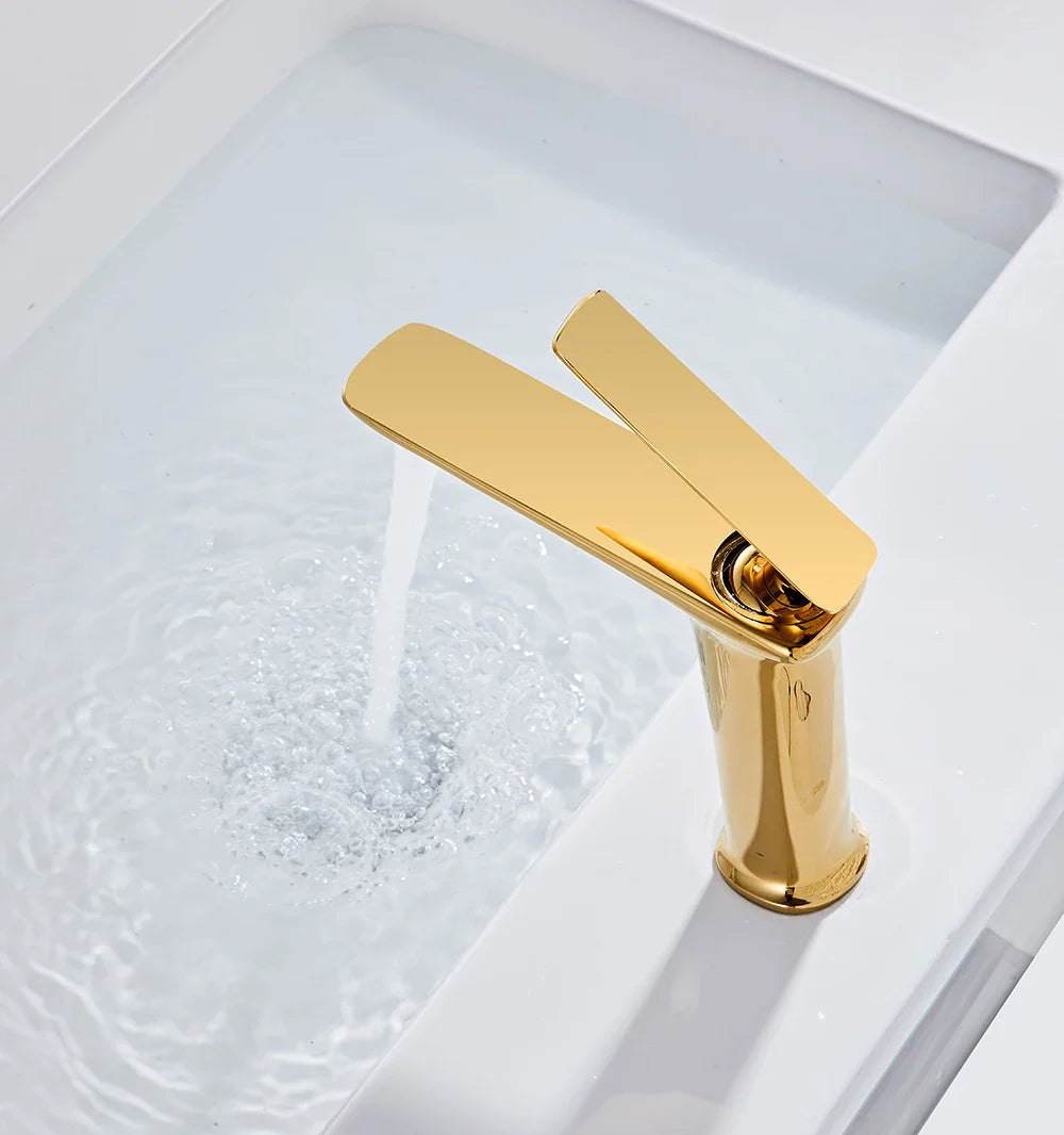 Solid Brass Ceramic-Disc Single-Handle Basin Faucet (Single-Hole Deck Mount)