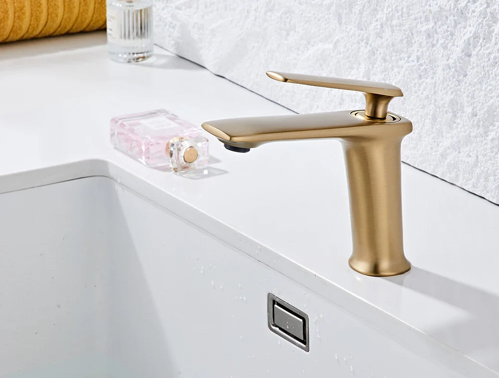 Solid Brass Ceramic-Disc Single-Handle Basin Faucet (Single-Hole Deck Mount)