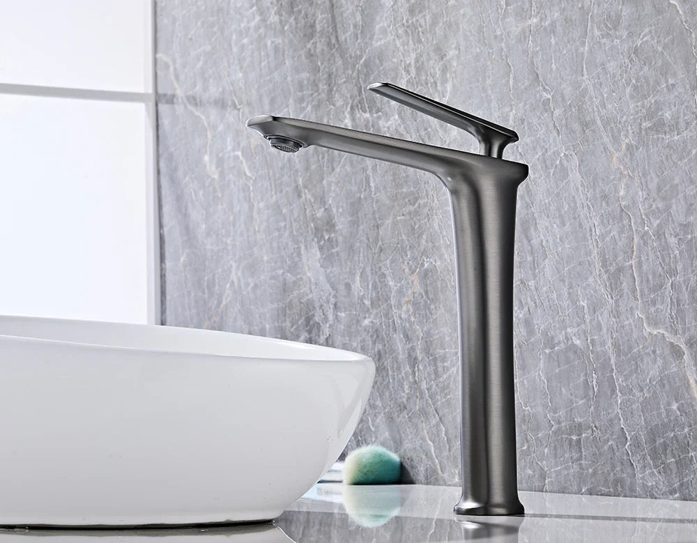 Solid Brass Ceramic-Disc Single-Handle Basin Faucet (Single-Hole Deck Mount)