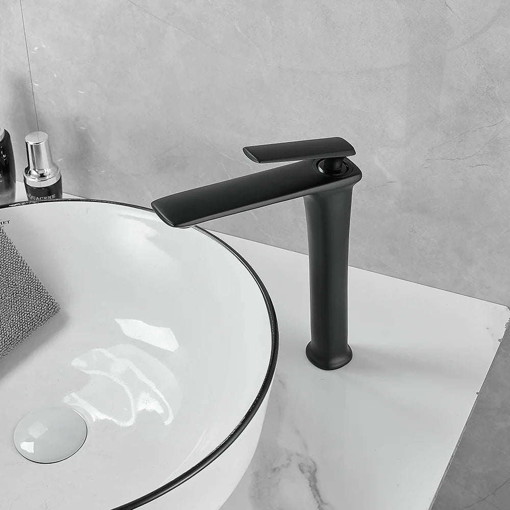 Solid Brass Ceramic-Disc Single-Handle Basin Faucet (Single-Hole Deck Mount)