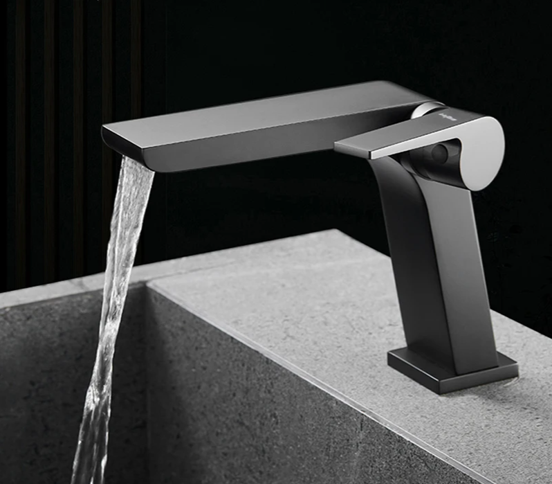 Solid Brass Ceramic Disc Waterfall Bathroom Faucet (Single-Hole Deck Mount)