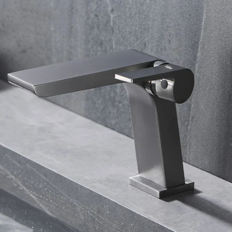 Solid Brass Ceramic Disc Waterfall Bathroom Faucet (Single-Hole Deck Mount)
