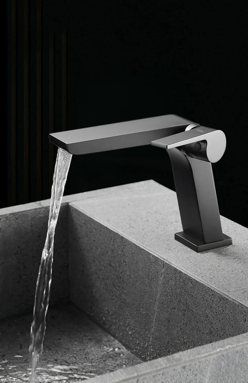 Solid Brass Ceramic Disc Waterfall Bathroom Faucet (Single-Hole Deck Mount)