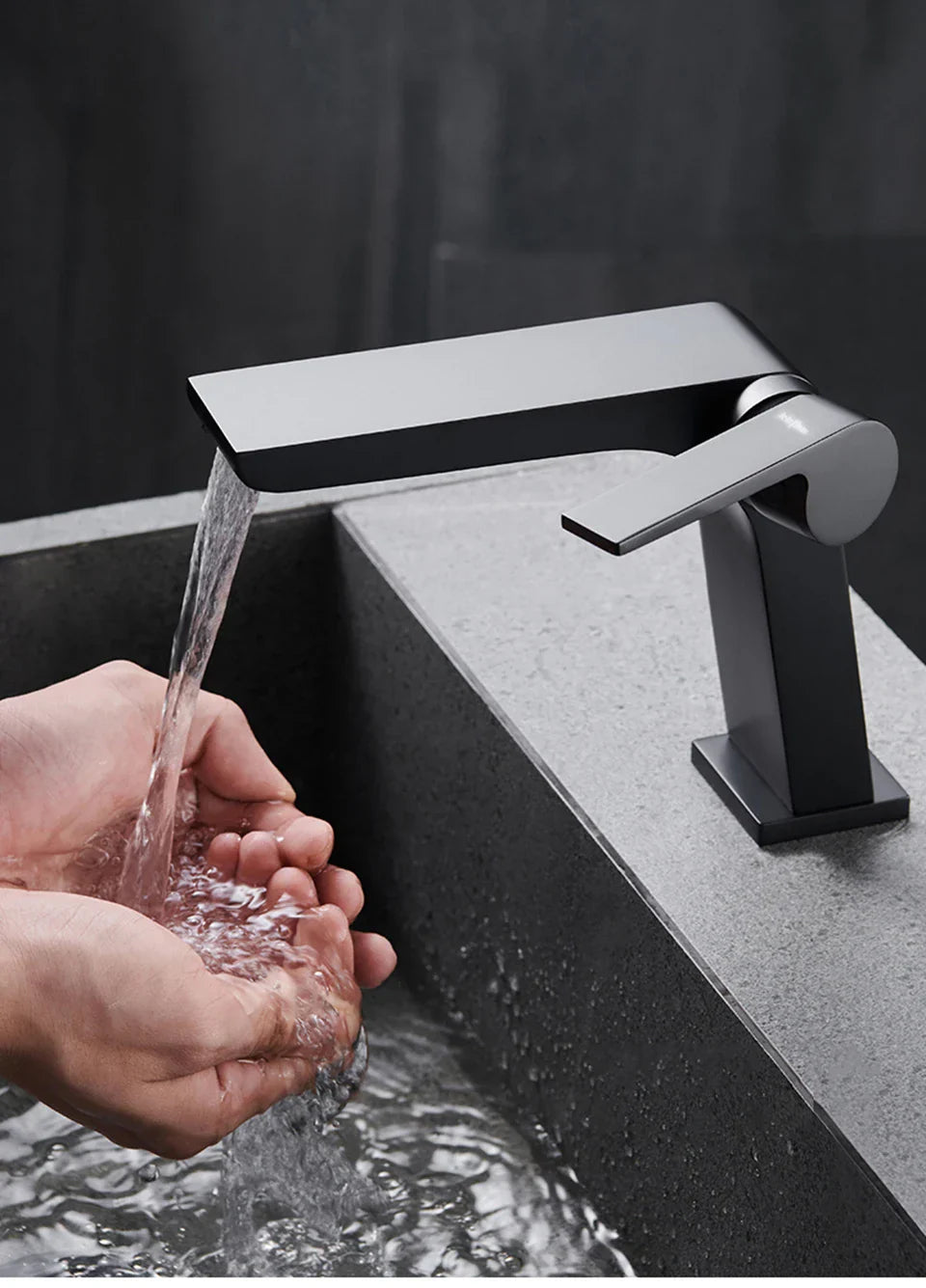 Solid Brass Ceramic Disc Waterfall Bathroom Faucet (Single-Hole Deck Mount)