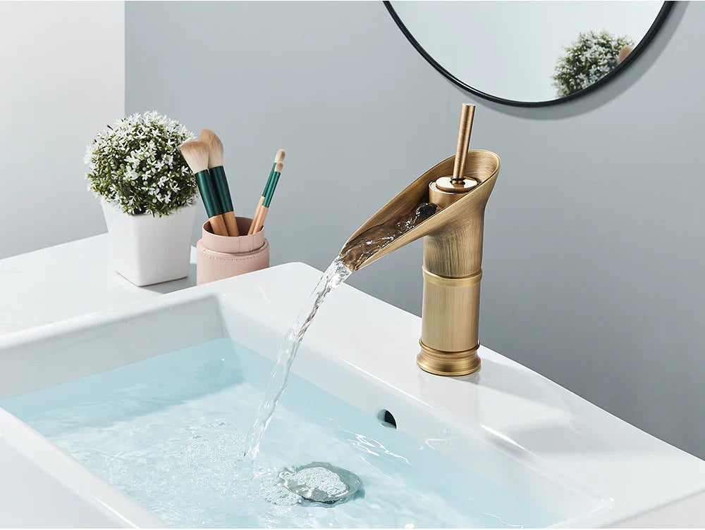 Solid Brass Ceramic Valve Waterfall Basin Faucet (Single-Hole Deck-Mount)