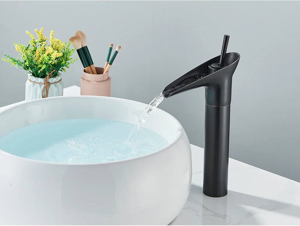 Solid Brass Ceramic Valve Waterfall Basin Faucet (Single-Hole Deck-Mount)