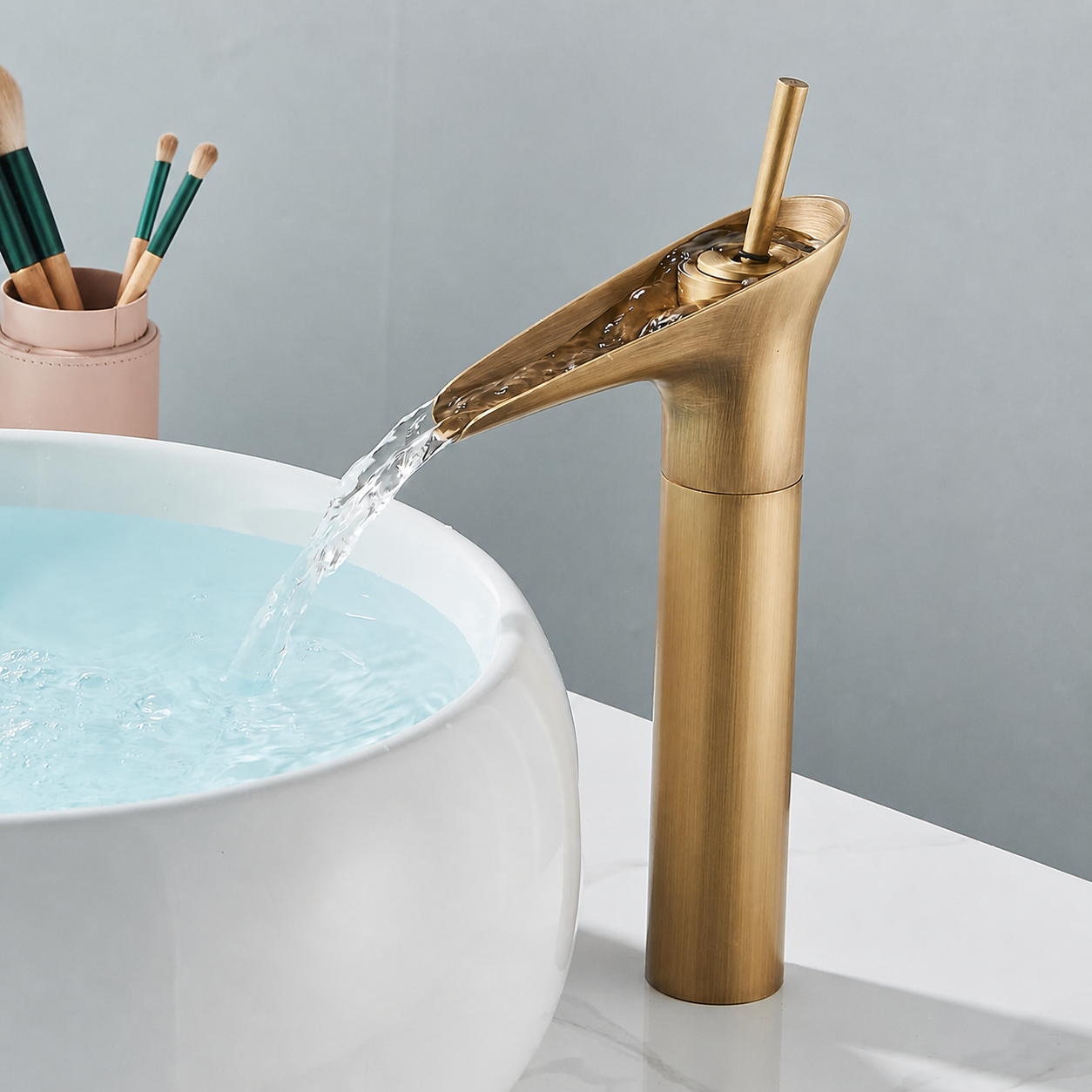 Solid Brass Ceramic Valve Waterfall Basin Faucet (Single-Hole Deck-Mount)