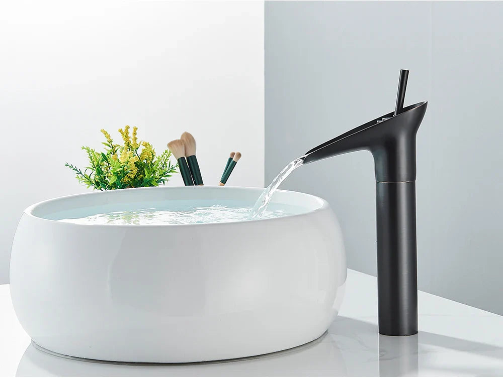 Solid Brass Ceramic Valve Waterfall Basin Faucet (Single-Hole Deck-Mount)