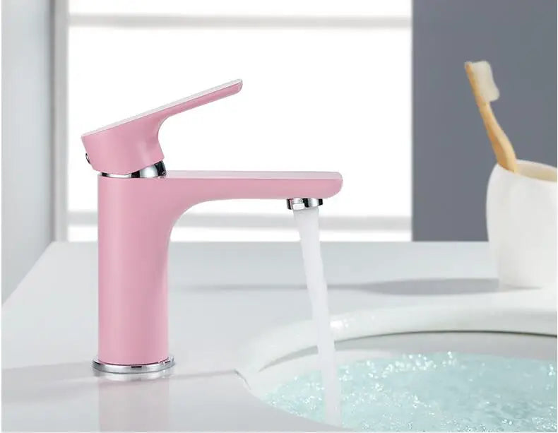 Solid Brass Single-Lever Bathroom Faucet (Deck-Mount)