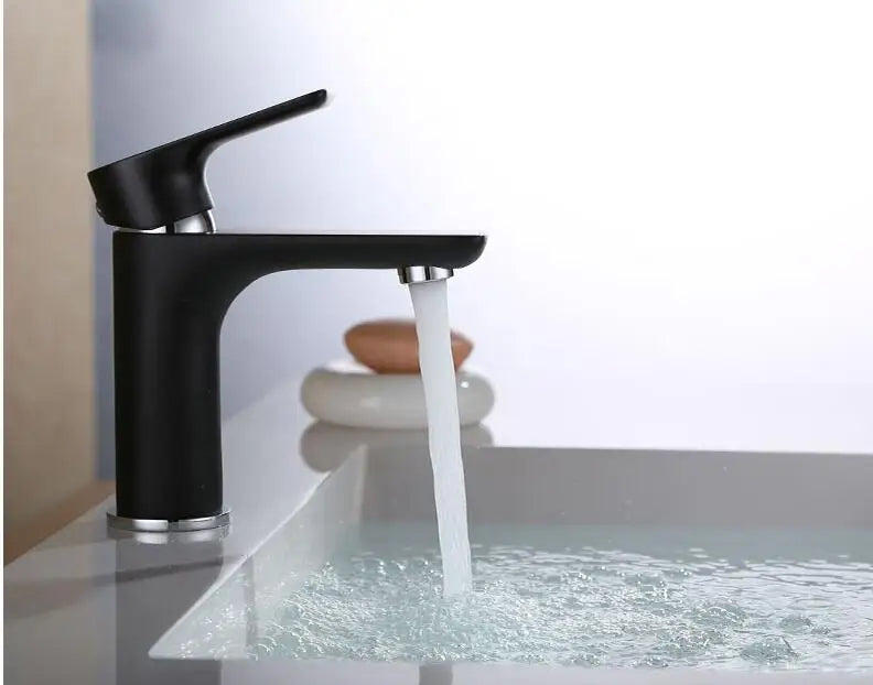 Solid Brass Single-Lever Bathroom Faucet (Deck-Mount)