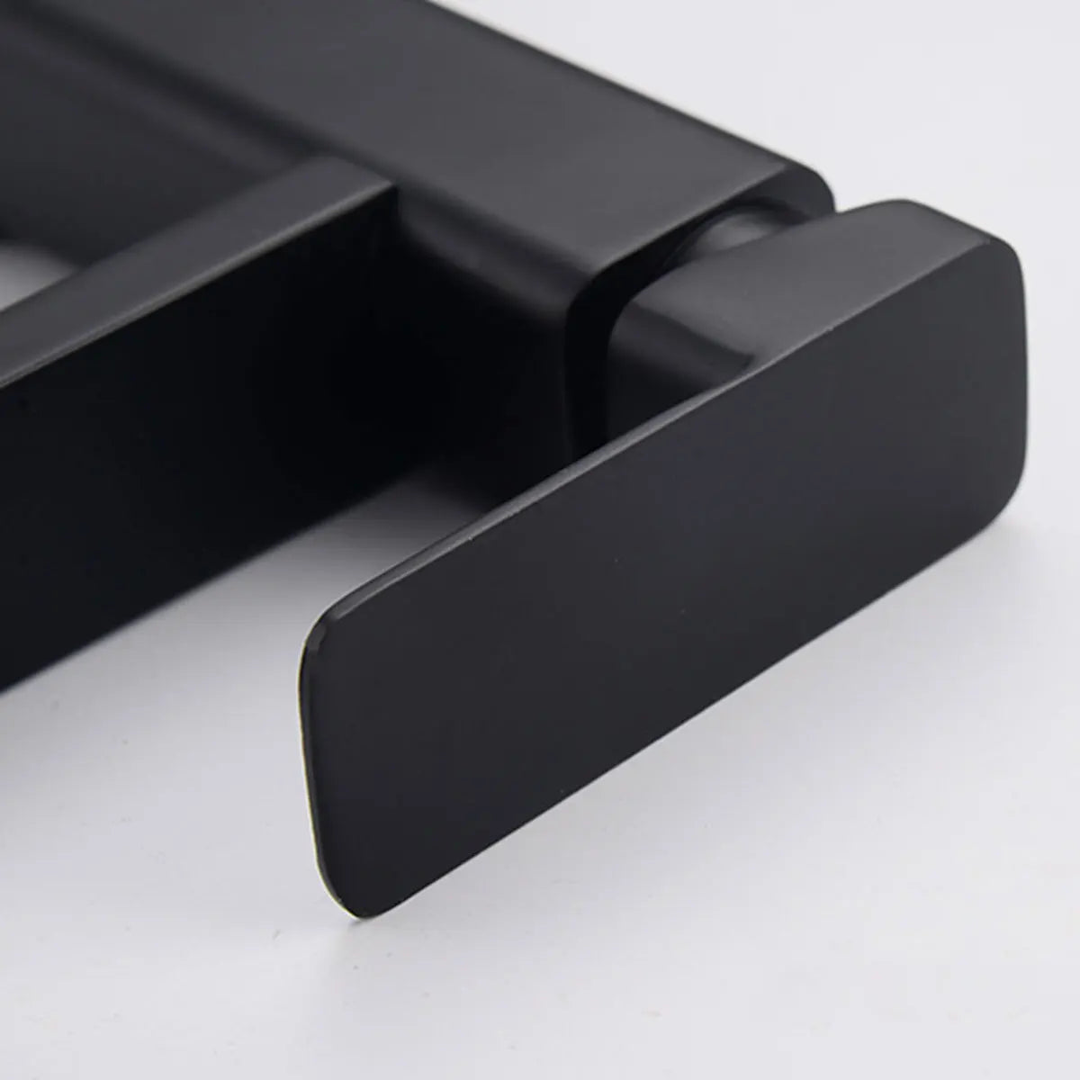 Solid Metal Ceramic Valve Deck-Mounted Bathroom Faucet